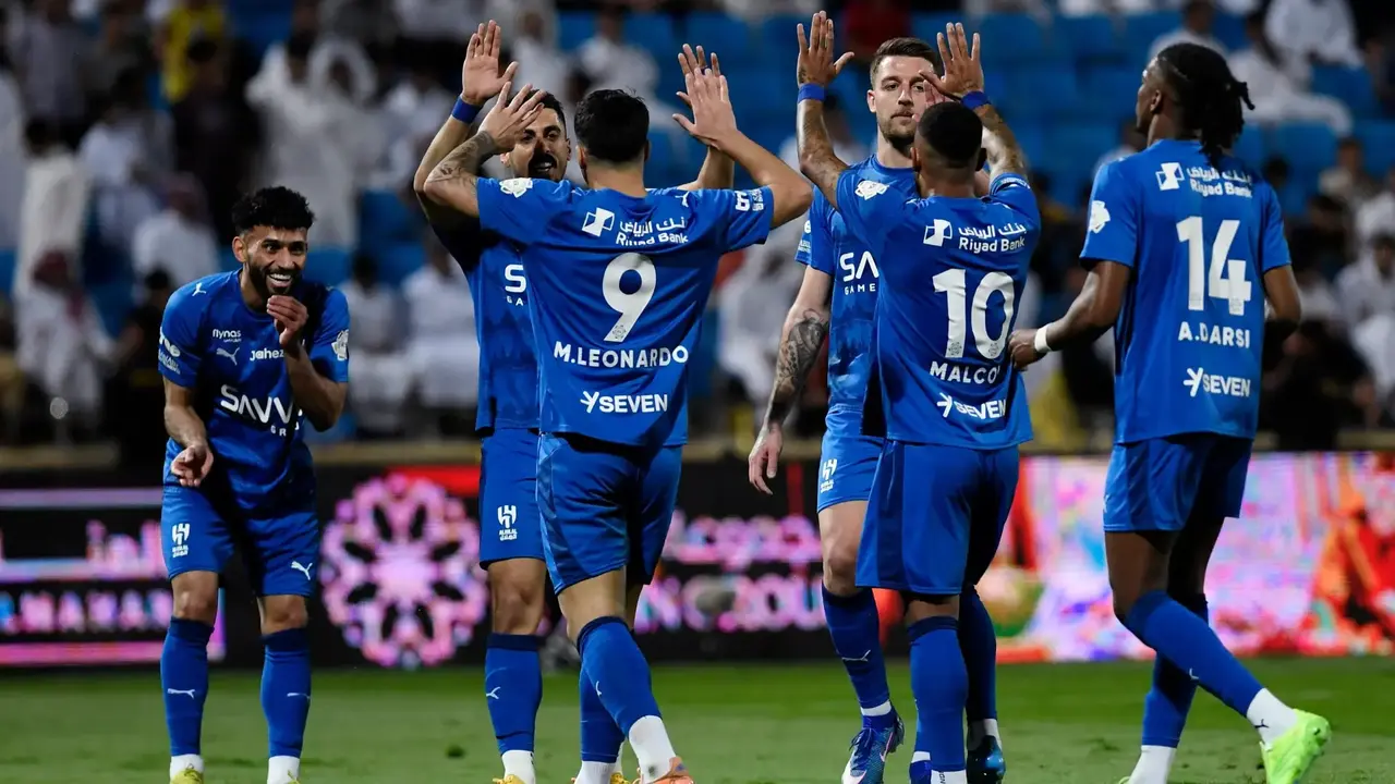 القنوات الناقلة لمواجهة الهلال والخليج وتوقيت انطلاق المباراة في الدوري السعودي